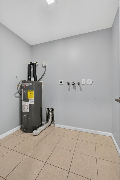 For Sale: $485,000 (3 beds, 2 baths, 2004 Square Feet)