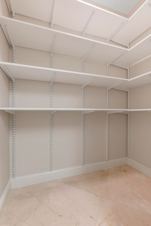 En Venta: $2,499,000 (3 camas, 3 baños, 2801 Pies cuadrados)