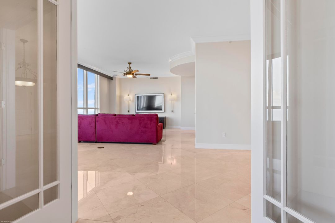 En Venta: $2,499,000 (3 camas, 3 baños, 2801 Pies cuadrados)