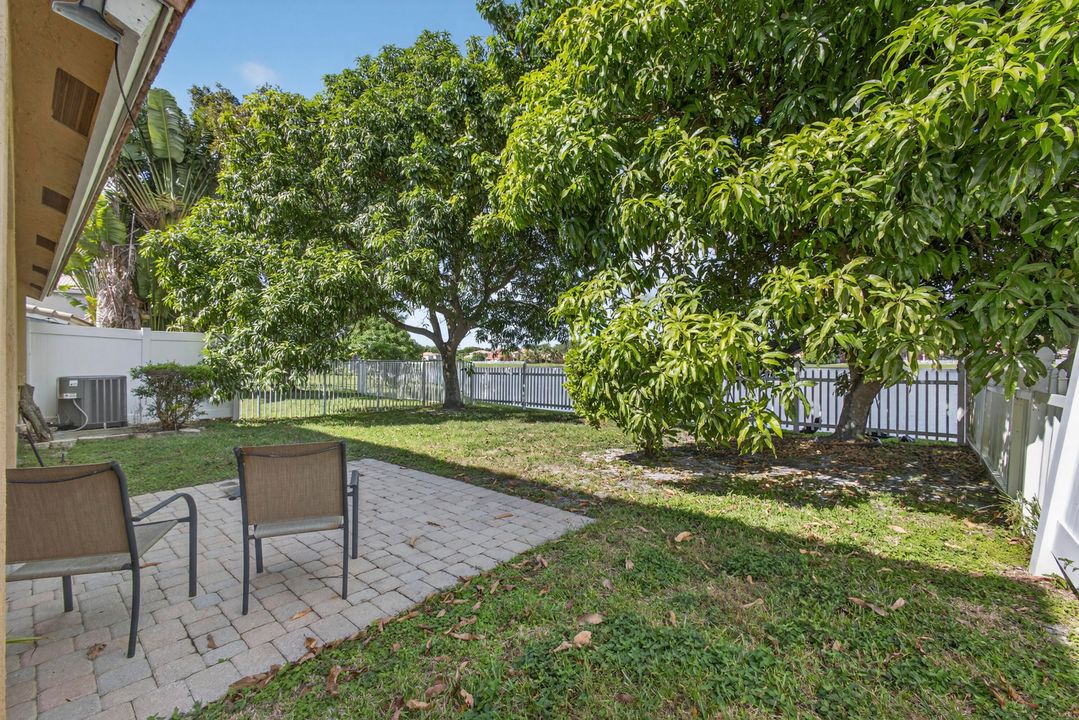 For Sale: $485,000 (3 beds, 2 baths, 2004 Square Feet)