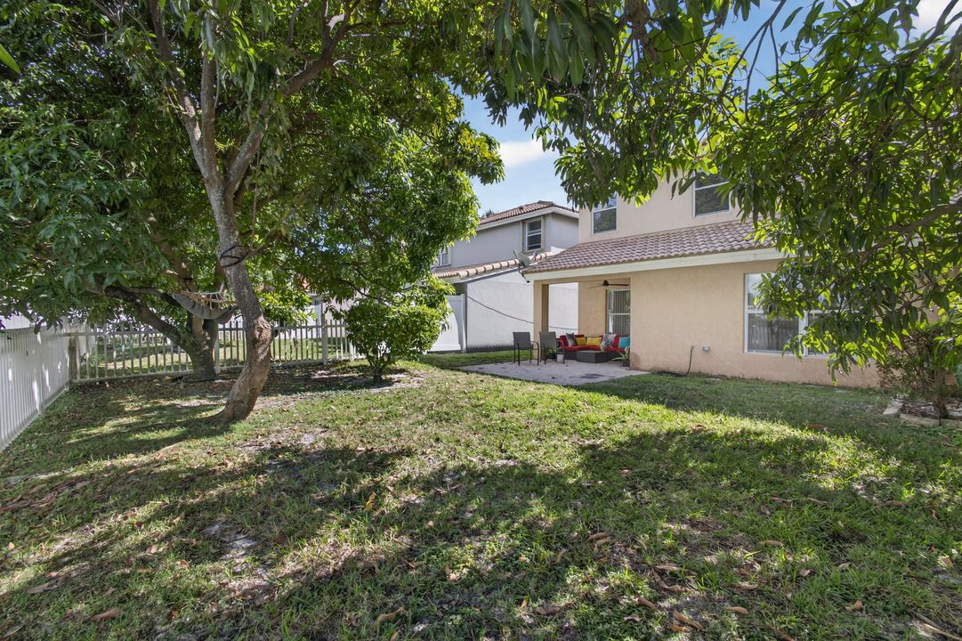 For Sale: $485,000 (3 beds, 2 baths, 2004 Square Feet)