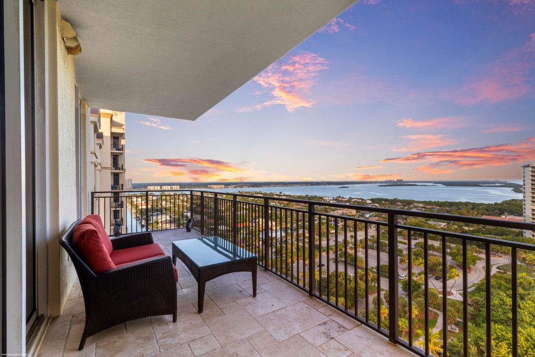 En Venta: $2,499,000 (3 camas, 3 baños, 2801 Pies cuadrados)