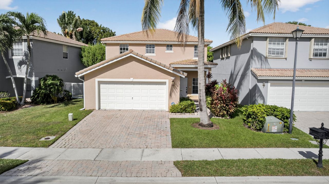 For Sale: $485,000 (3 beds, 2 baths, 2004 Square Feet)