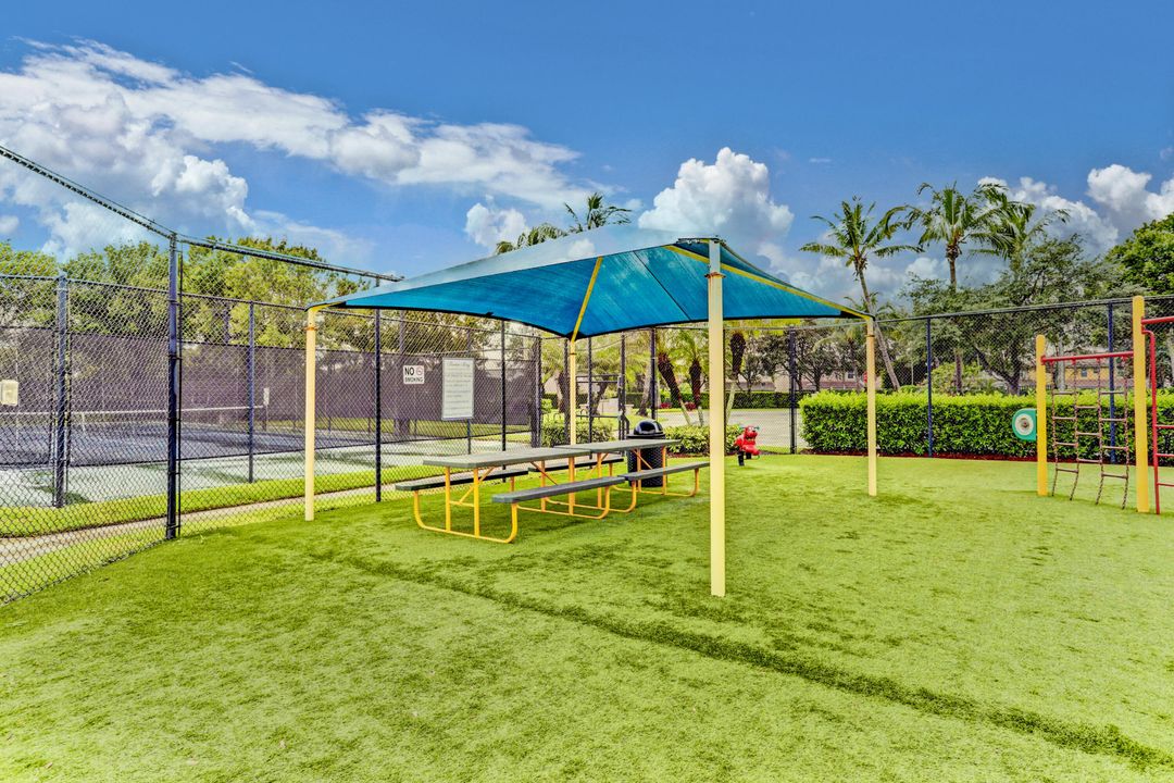 For Sale: $485,000 (3 beds, 2 baths, 2004 Square Feet)