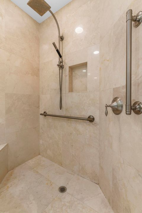 En Venta: $2,499,000 (3 camas, 3 baños, 2801 Pies cuadrados)