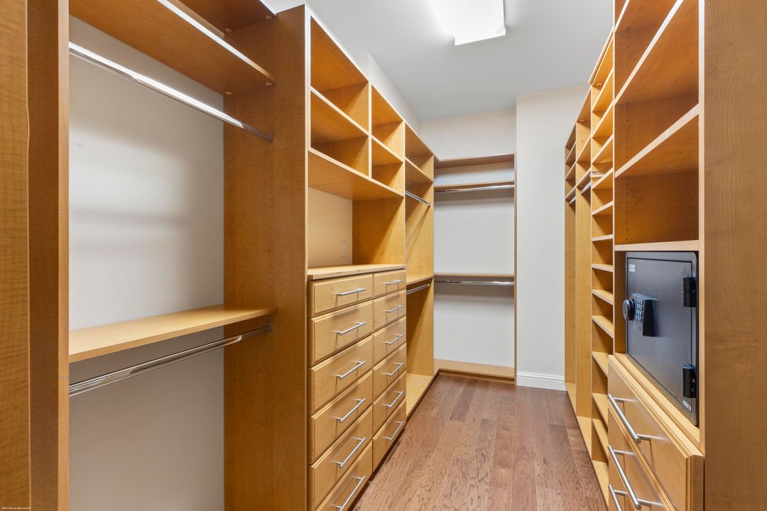 En Venta: $2,499,000 (3 camas, 3 baños, 2801 Pies cuadrados)