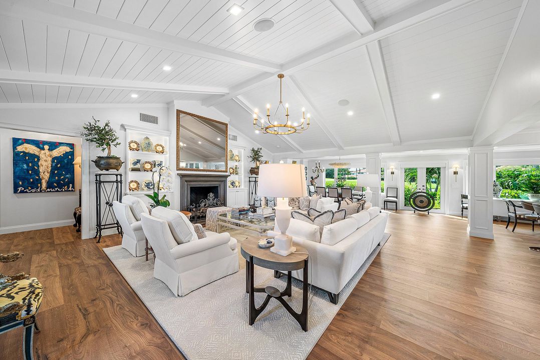 На продажу: $2,149,000 (3 спален, 2 ванн, 2374 Квадратных фут)