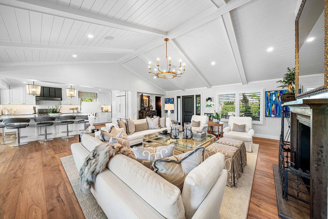 На продажу: $2,149,000 (3 спален, 2 ванн, 2374 Квадратных фут)