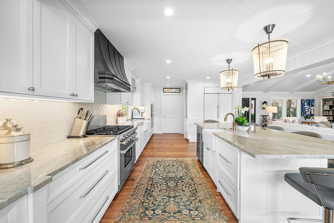 На продажу: $2,149,000 (3 спален, 2 ванн, 2374 Квадратных фут)