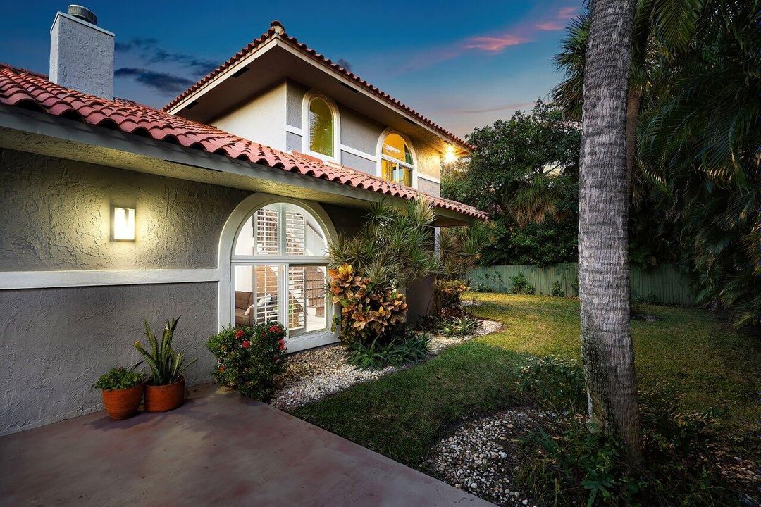 En Venta: $2,375,000 (3 camas, 3 baños, 2122 Pies cuadrados)