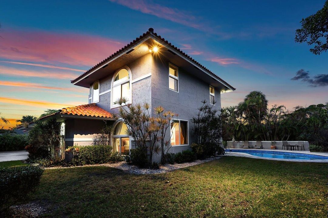 En Venta: $2,375,000 (3 camas, 3 baños, 2122 Pies cuadrados)