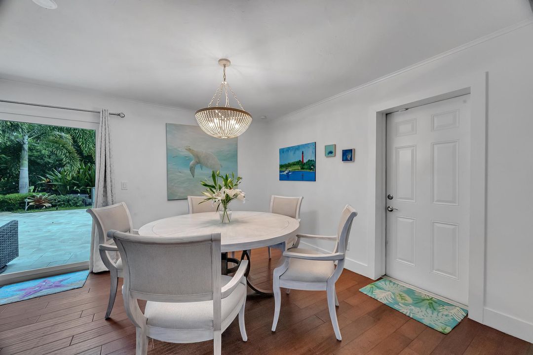 En Venta: $945,000 (3 camas, 2 baños, 1716 Pies cuadrados)