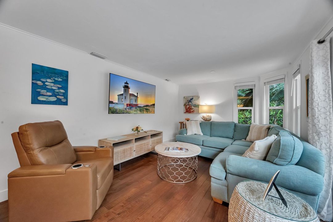 En Venta: $945,000 (3 camas, 2 baños, 1716 Pies cuadrados)