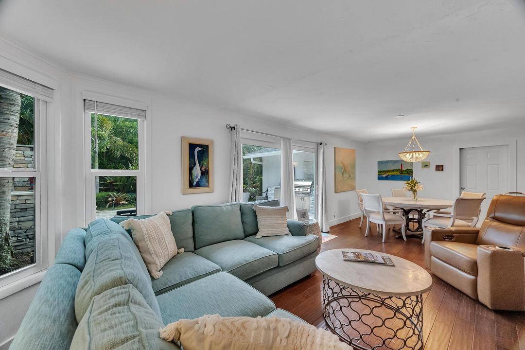 En Venta: $945,000 (3 camas, 2 baños, 1716 Pies cuadrados)