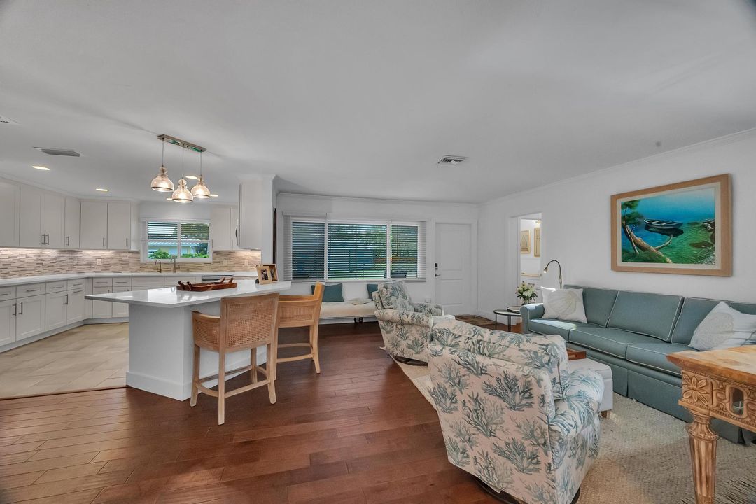 En Venta: $945,000 (3 camas, 2 baños, 1716 Pies cuadrados)