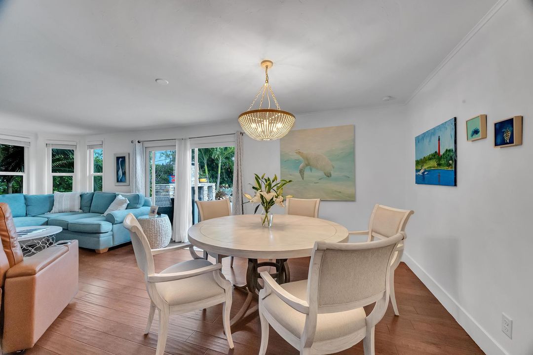 En Venta: $945,000 (3 camas, 2 baños, 1716 Pies cuadrados)