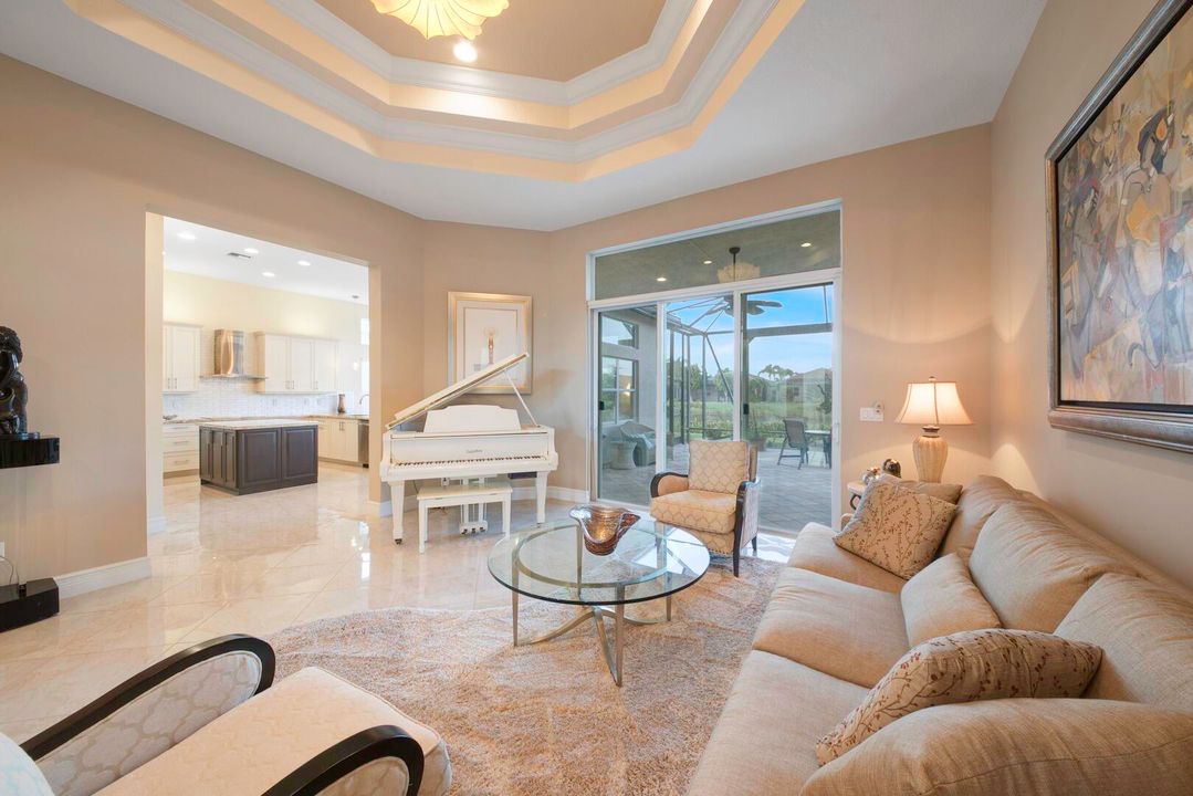 Под контрактом: $1,150,000 (3 спален, 3 ванн, 2770 Квадратных фут)