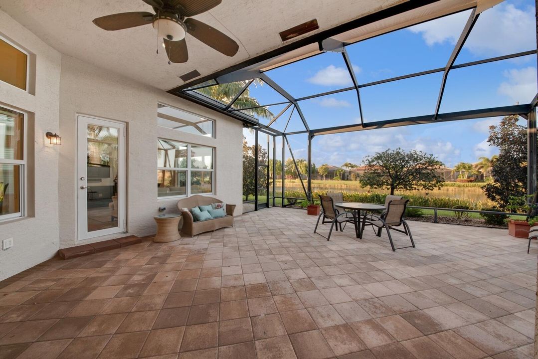 Под контрактом: $1,150,000 (3 спален, 3 ванн, 2770 Квадратных фут)