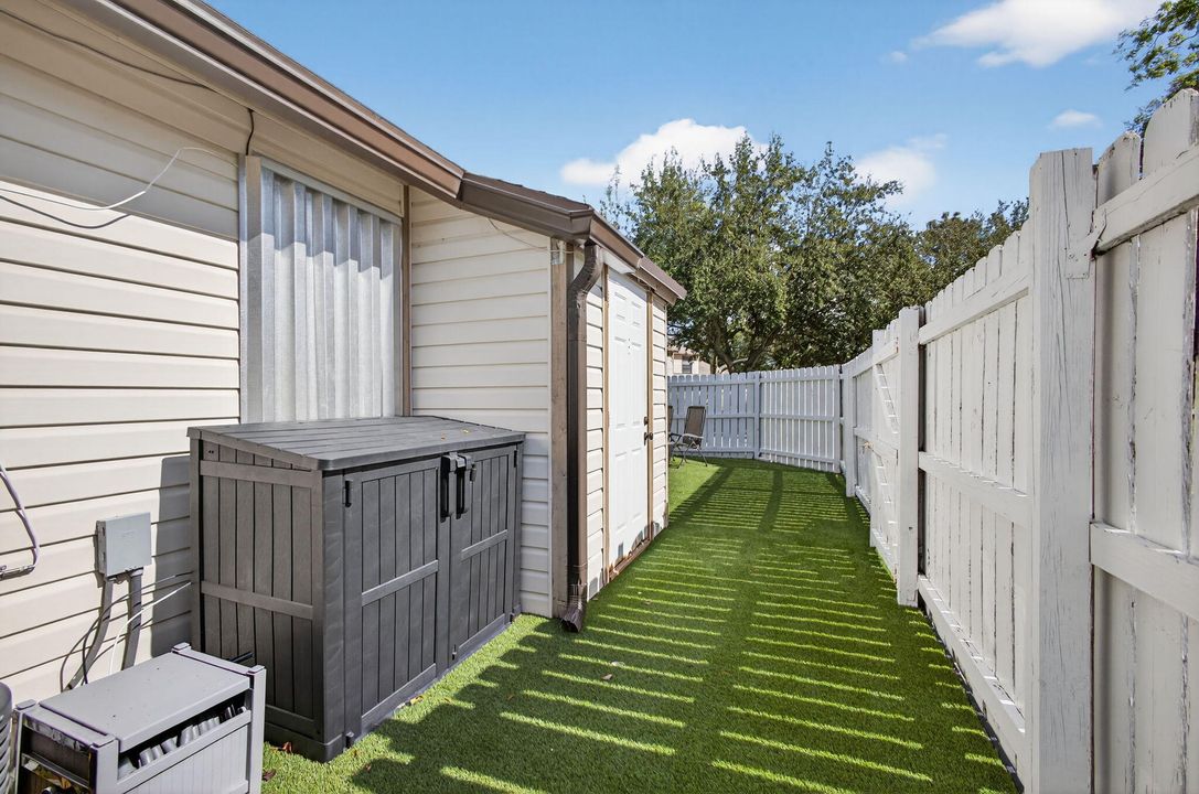 待售: $355,000 (2 贝兹, 2 浴室, 1092 平方英尺)