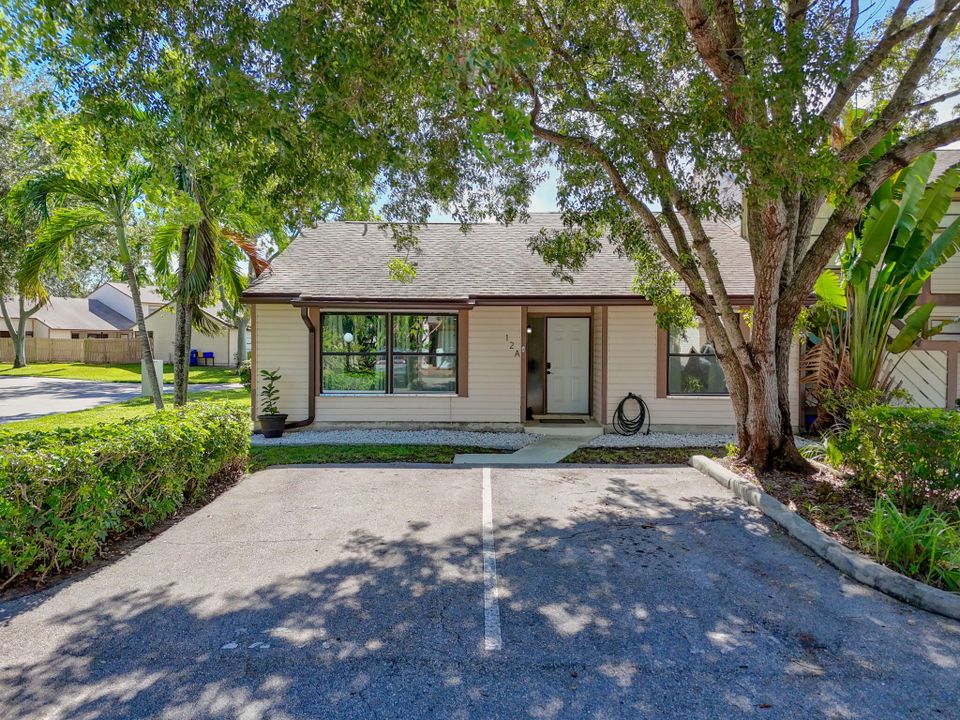 待售: $355,000 (2 贝兹, 2 浴室, 1092 平方英尺)