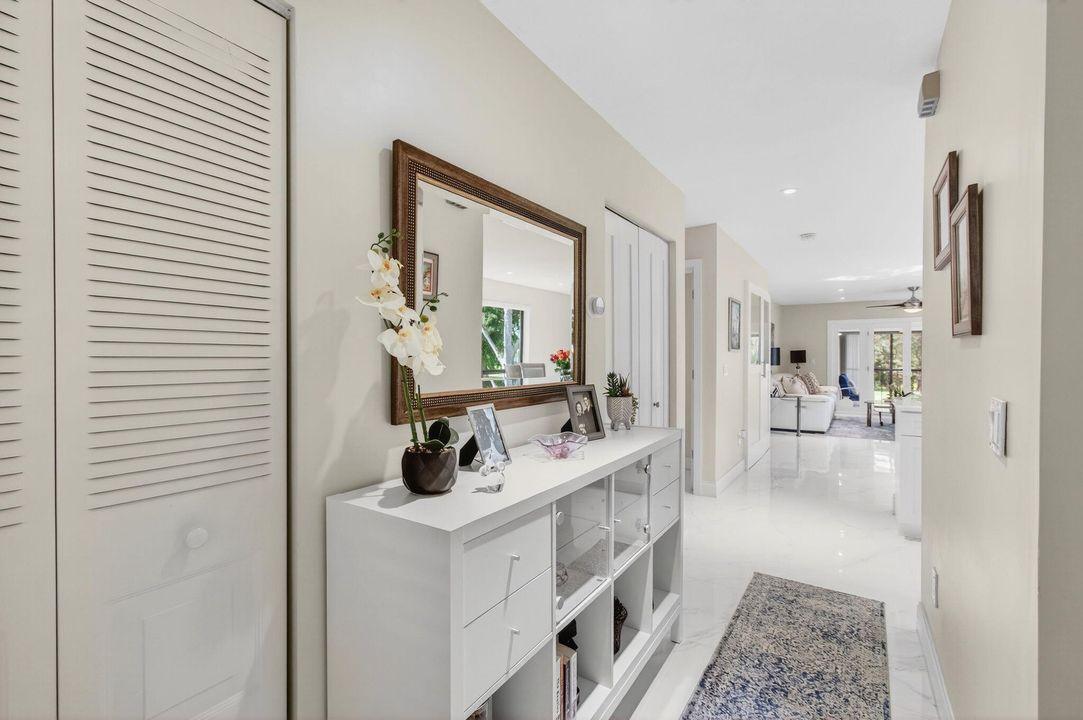 For Sale: $315,000 (2 beds, 2 baths, 1216 Square Feet)