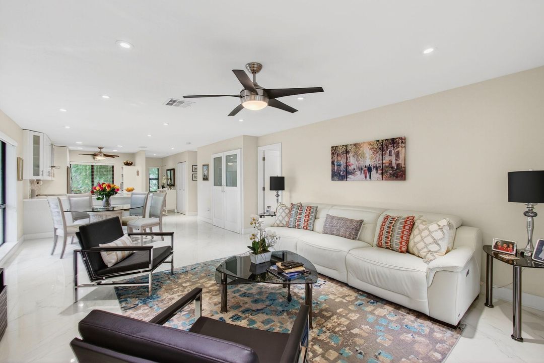 For Sale: $315,000 (2 beds, 2 baths, 1216 Square Feet)