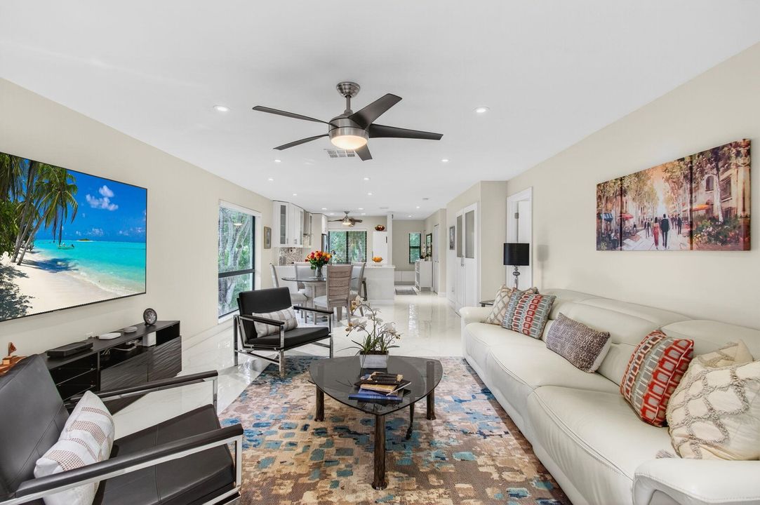 For Sale: $315,000 (2 beds, 2 baths, 1216 Square Feet)