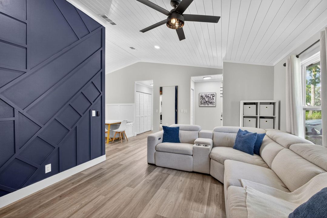 待售: $355,000 (2 贝兹, 2 浴室, 1092 平方英尺)