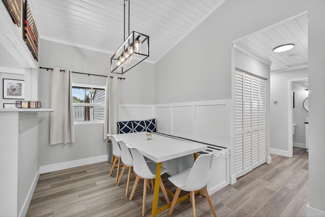 待售: $355,000 (2 贝兹, 2 浴室, 1092 平方英尺)