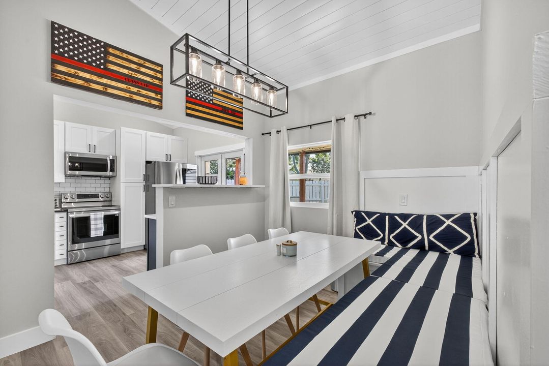 待售: $355,000 (2 贝兹, 2 浴室, 1092 平方英尺)