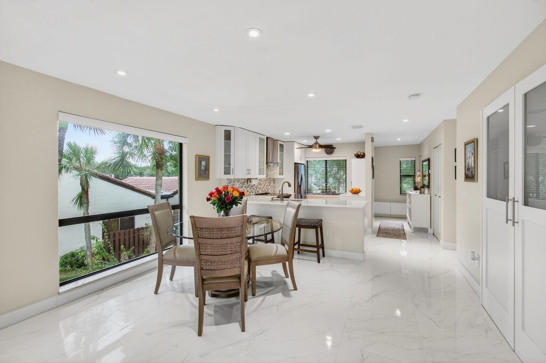 For Sale: $315,000 (2 beds, 2 baths, 1216 Square Feet)