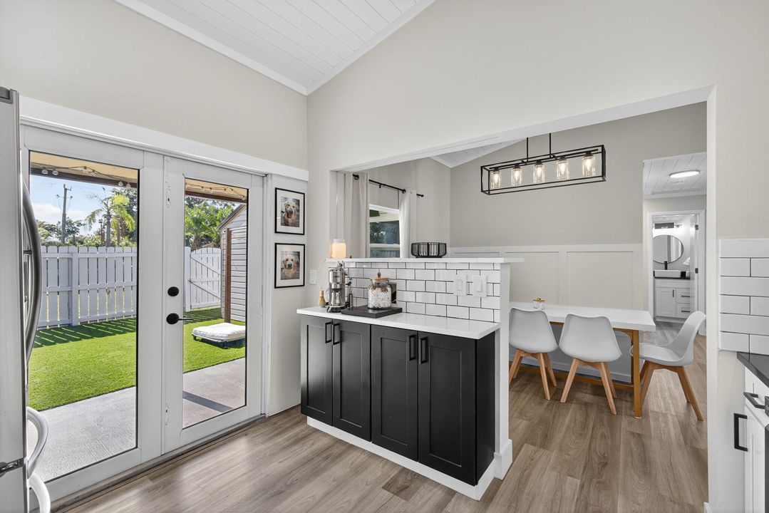 待售: $355,000 (2 贝兹, 2 浴室, 1092 平方英尺)