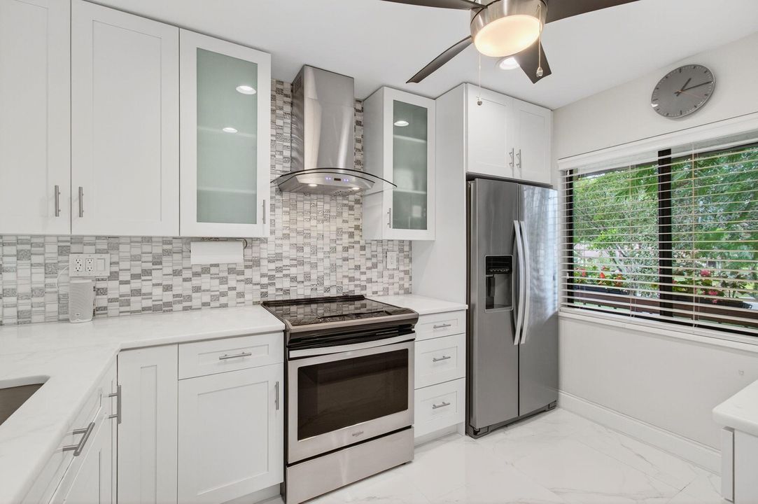 For Sale: $315,000 (2 beds, 2 baths, 1216 Square Feet)