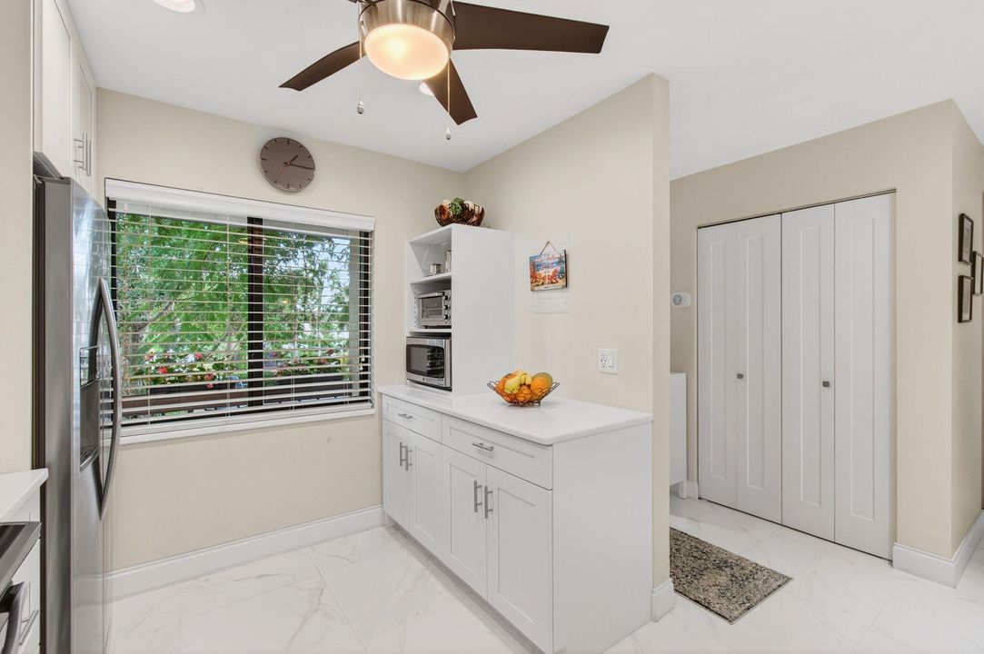 For Sale: $315,000 (2 beds, 2 baths, 1216 Square Feet)