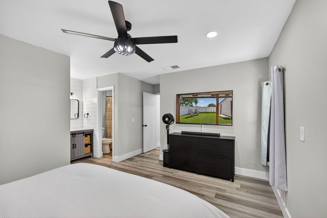 待售: $355,000 (2 贝兹, 2 浴室, 1092 平方英尺)