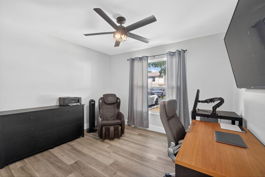 待售: $355,000 (2 贝兹, 2 浴室, 1092 平方英尺)