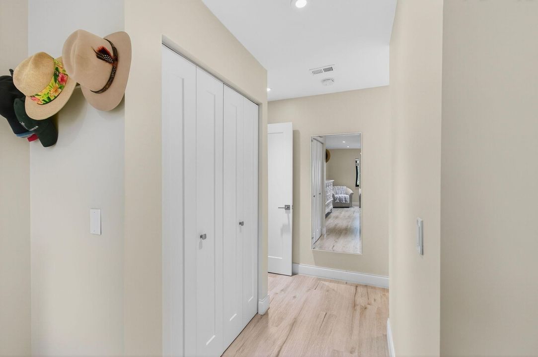 For Sale: $315,000 (2 beds, 2 baths, 1216 Square Feet)