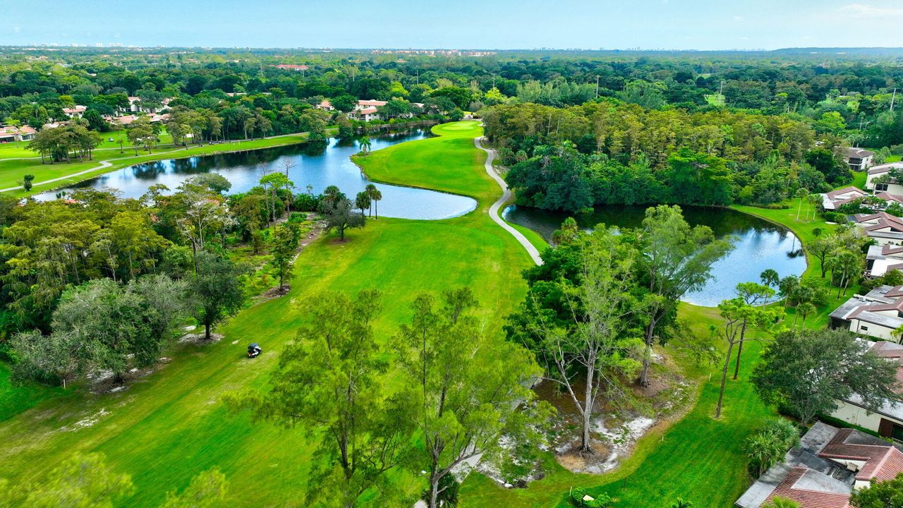 For Sale: $315,000 (2 beds, 2 baths, 1216 Square Feet)