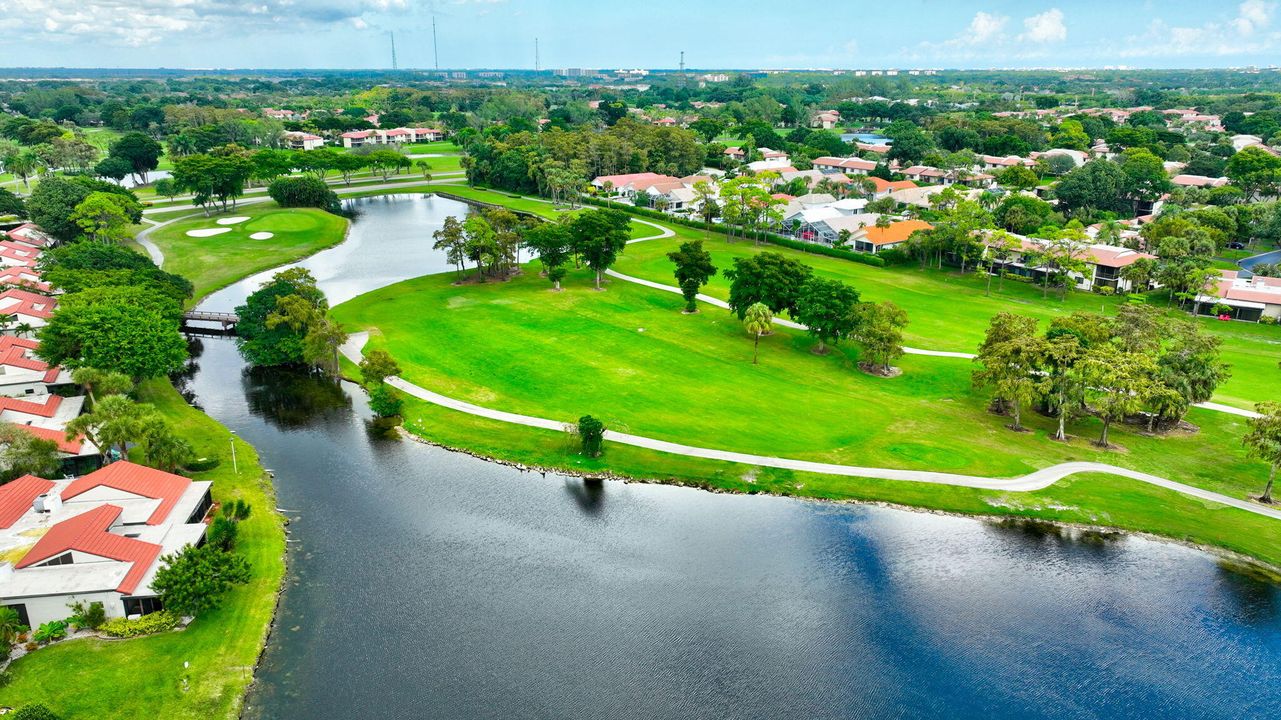 For Sale: $315,000 (2 beds, 2 baths, 1216 Square Feet)