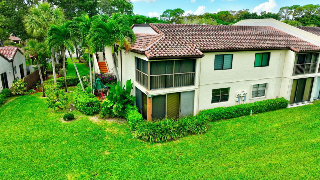 For Sale: $315,000 (2 beds, 2 baths, 1216 Square Feet)