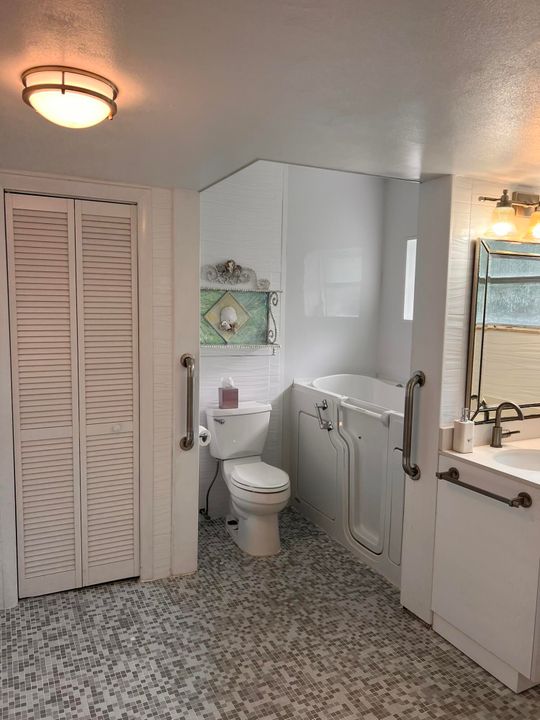 En Venta: $1,260,000 (4 camas, 2 baños, 1894 Pies cuadrados)