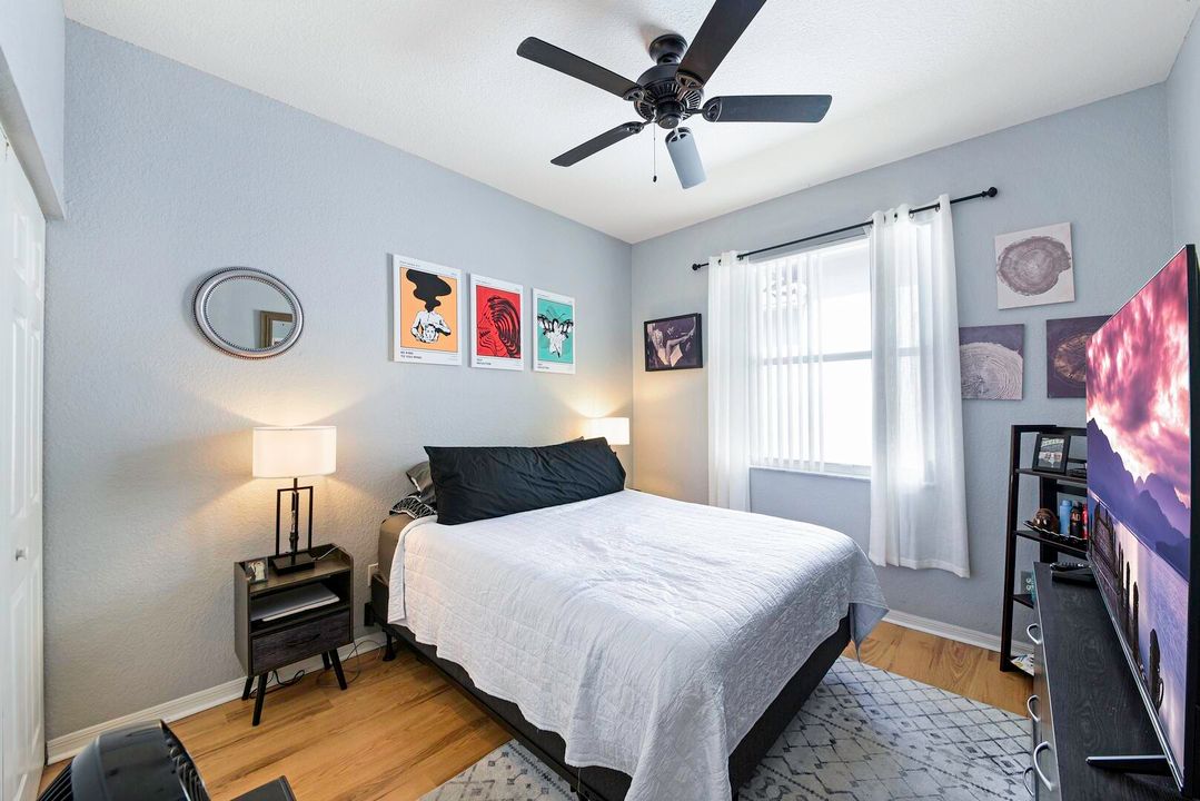 合同活跃: $379,146 (3 贝兹, 2 浴室, 1627 平方英尺)