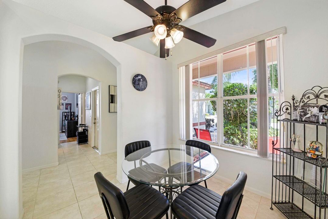 合同活跃: $379,146 (3 贝兹, 2 浴室, 1627 平方英尺)