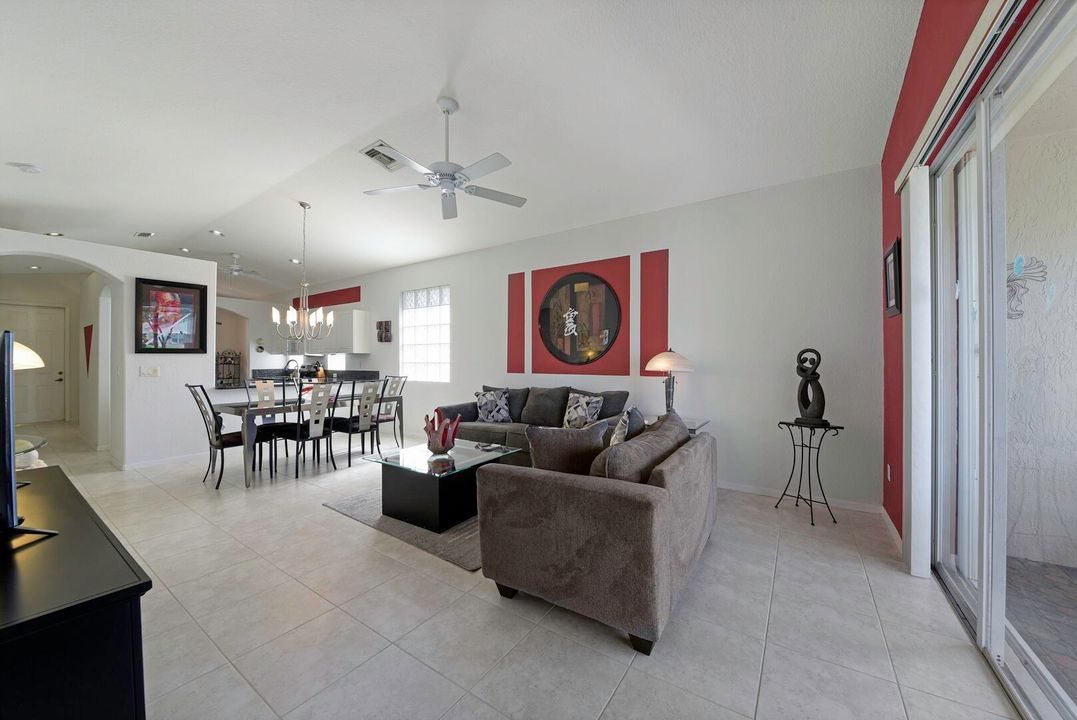 合同活跃: $379,146 (3 贝兹, 2 浴室, 1627 平方英尺)