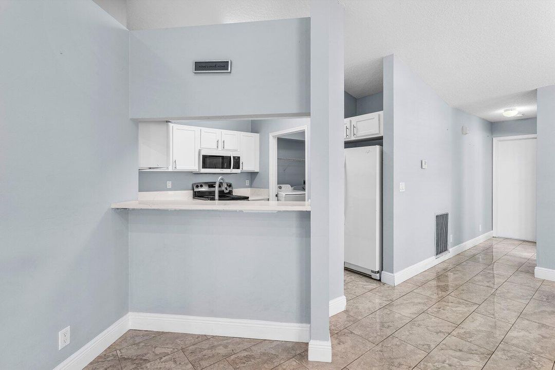 Под контрактом: $314,900 (2 спален, 2 ванн, 1131 Квадратных фут)