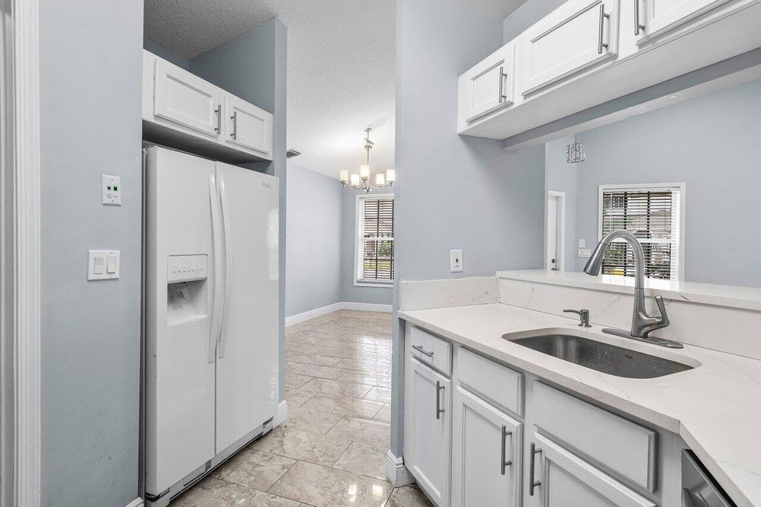 Под контрактом: $314,900 (2 спален, 2 ванн, 1131 Квадратных фут)