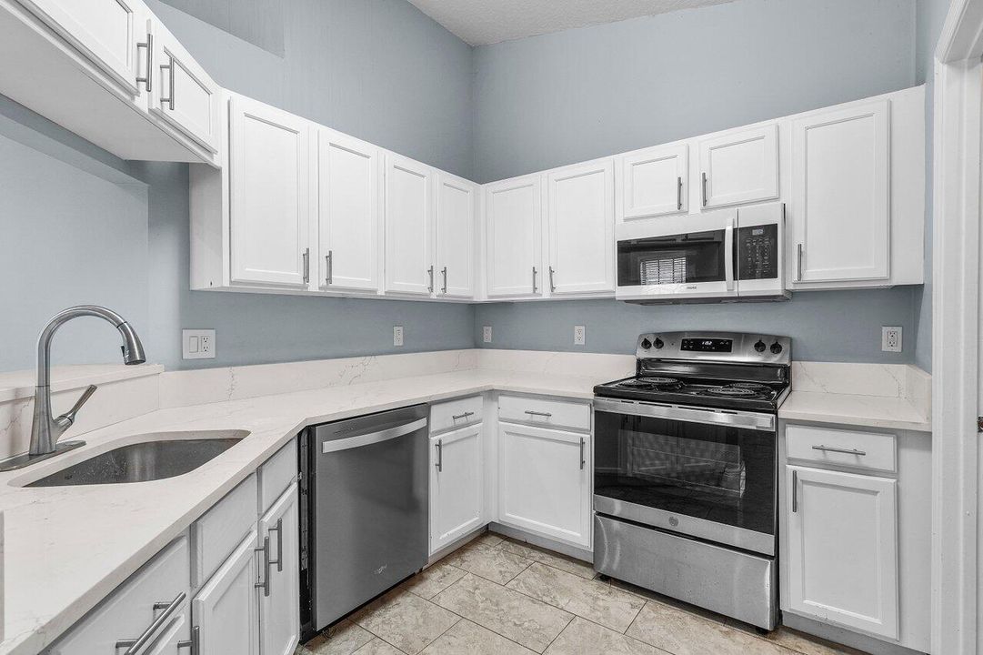 Под контрактом: $314,900 (2 спален, 2 ванн, 1131 Квадратных фут)