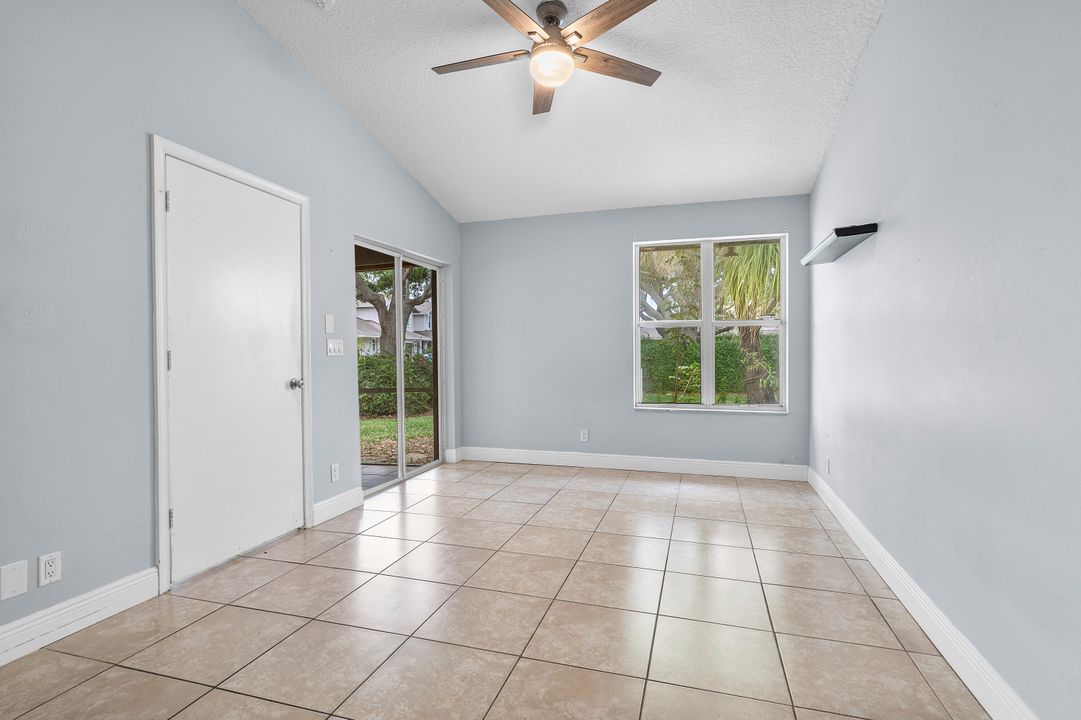 Под контрактом: $314,900 (2 спален, 2 ванн, 1131 Квадратных фут)