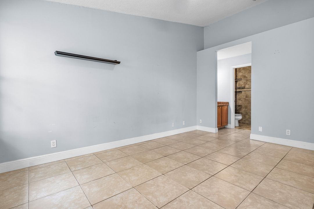 Под контрактом: $314,900 (2 спален, 2 ванн, 1131 Квадратных фут)