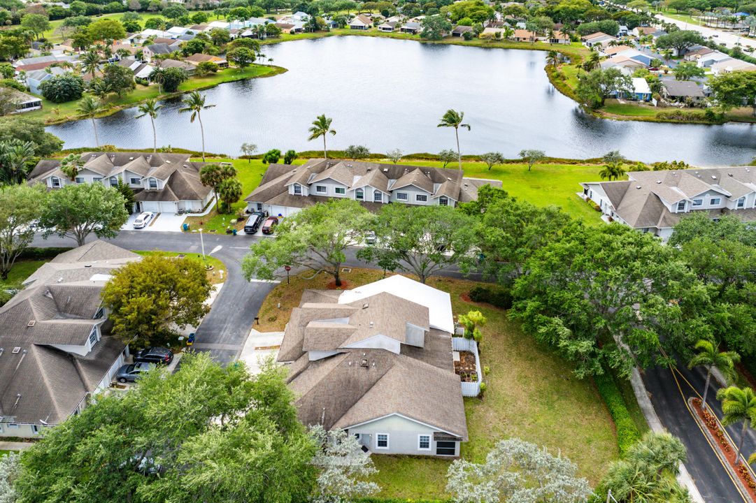 Под контрактом: $314,900 (2 спален, 2 ванн, 1131 Квадратных фут)